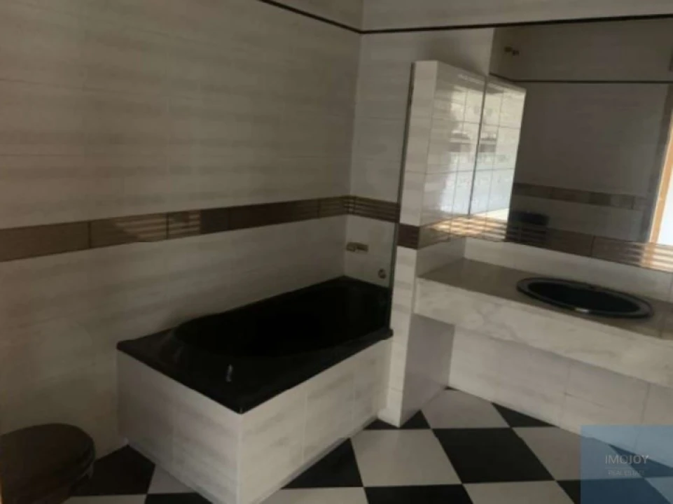 Moradia T5 para Venda em Azurem Foto 23