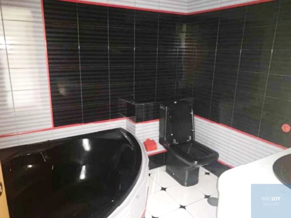 Moradia T5 para Venda em Azurem Foto 25