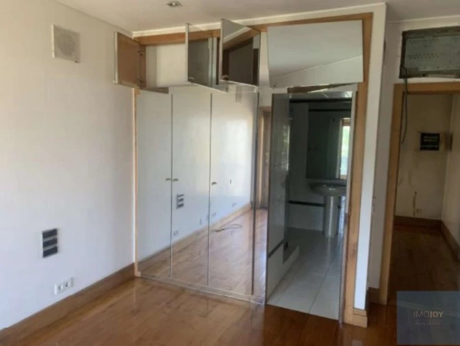 Moradia T5 para Venda em Azurem Foto 19