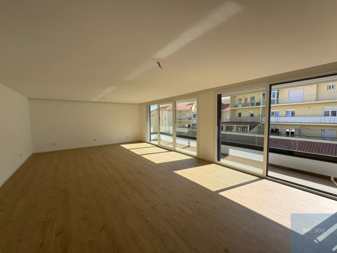 Apartamento T3 para Venda em Carcavelos e Parede