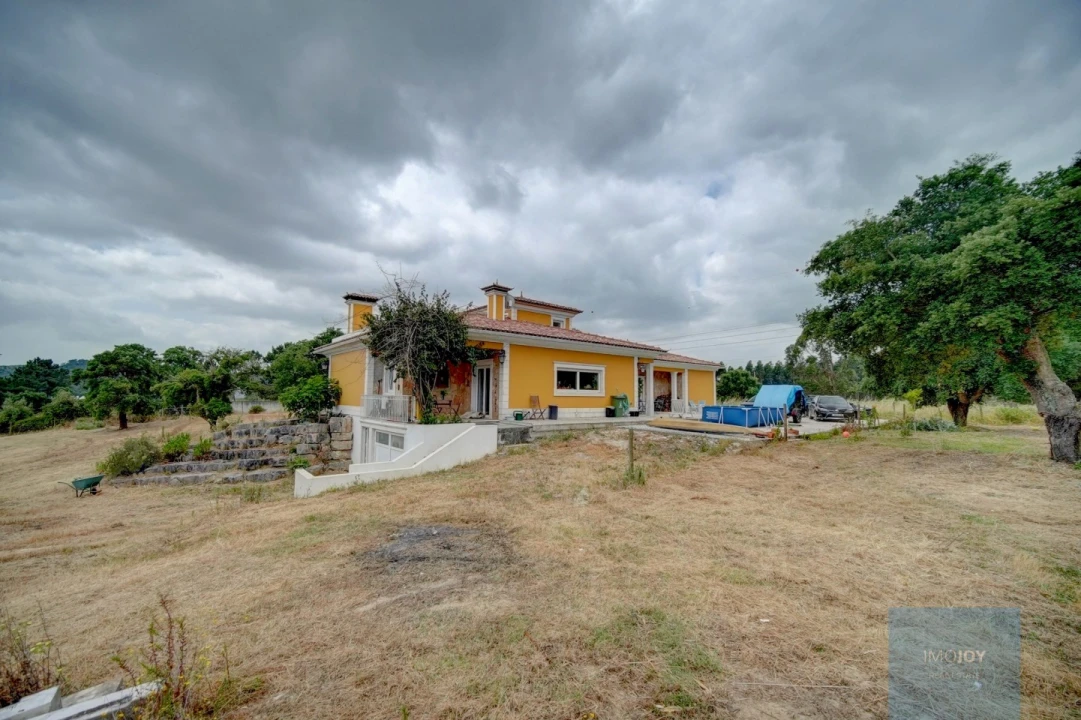 Moradia T3 para Venda em Alcoentre Foto 44