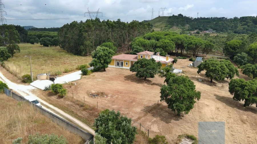 Moradia T3 para Venda em Alcoentre Foto 50