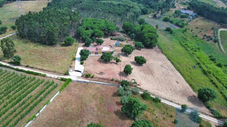 Moradia T3 para Venda em Alcoentre Foto 51