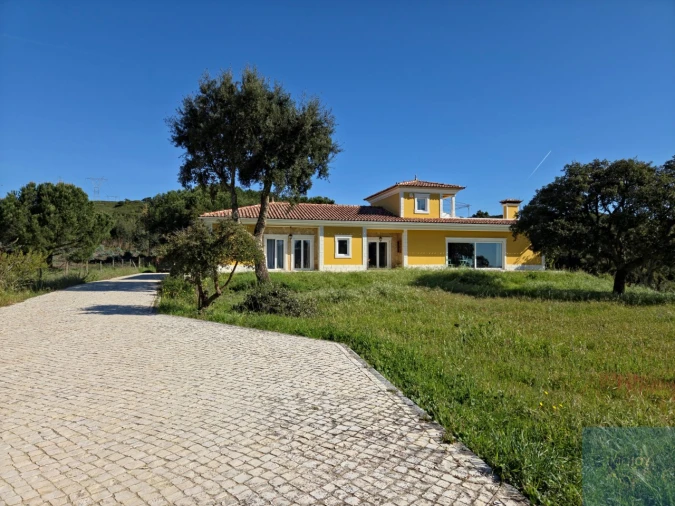 Moradia T3 para Venda em Alcoentre Foto 44