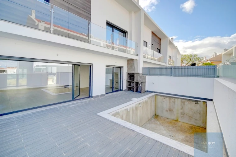 Moradia T4 para Venda em Alcochete Foto 4