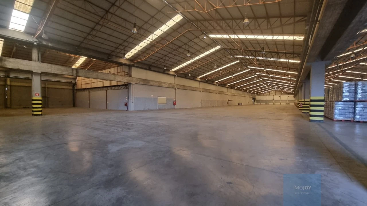 Armazém para Arrendamento em Sado Foto 1
