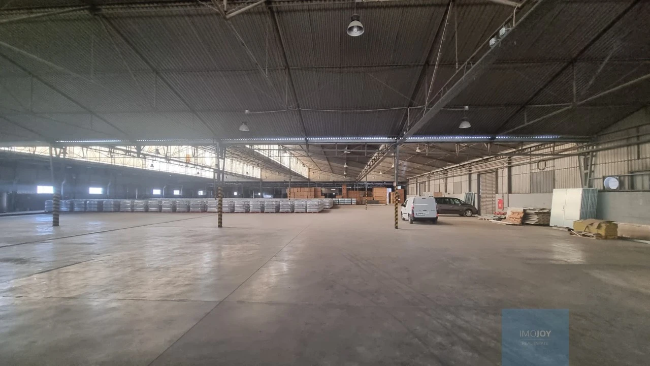 Armazém para Arrendamento em Sado Foto 3