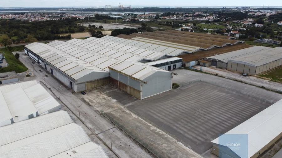 Armazém para Arrendamento em Sado