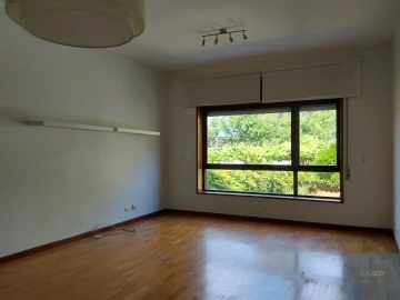 Apartamento T2 para Arrendamento em Aldoar, Foz do Douro e Nevogilde