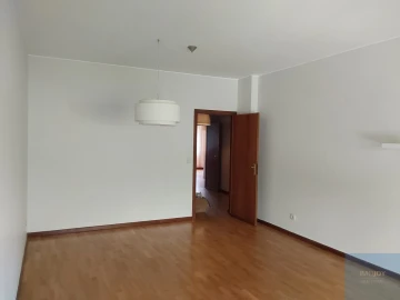Apartamento T2 para Arrendamento em Aldoar, Foz do Douro e Nevogilde