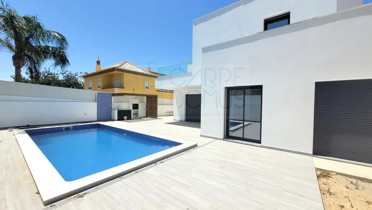 Moradia T4 para Venda em Tavira (Santa Maria e Santiago) Foto 8