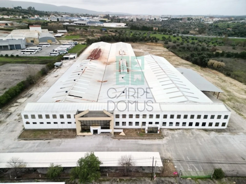 Armazém para Venda em Torres Novas (Santa Maria, Salvador e Santiago) Foto 1