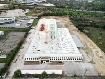 Armazém para Venda em Torres Novas (Santa Maria, Salvador e Santiago)