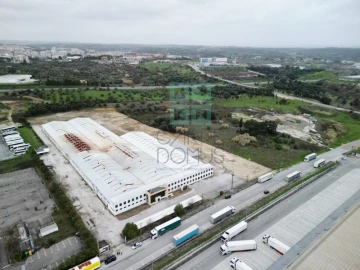 Armazém para Venda em Torres Novas (Santa Maria, Salvador e Santiago)