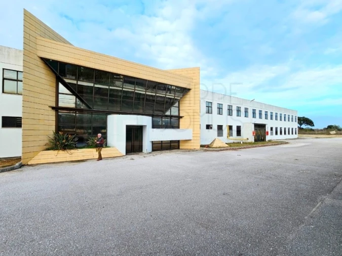 Armazém para Venda em Torres Novas (Santa Maria, Salvador e Santiago) Foto 10