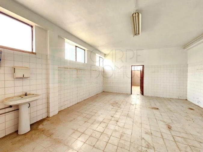 Armazém para Venda em Torres Novas (Santa Maria, Salvador e Santiago) Foto 15