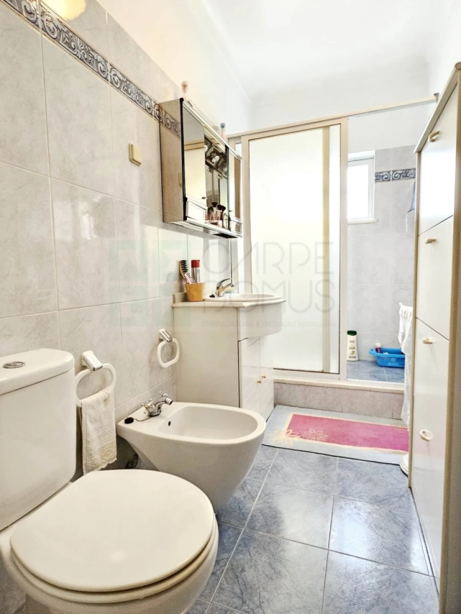 Apartamento T3 para Venda em Carcavelos e Parede Foto 31