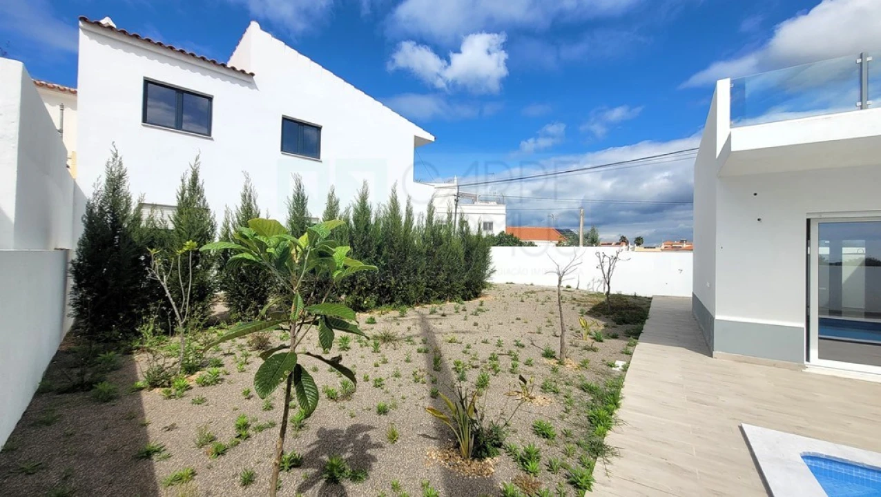 Moradia T4 para Venda em Altura Foto 8