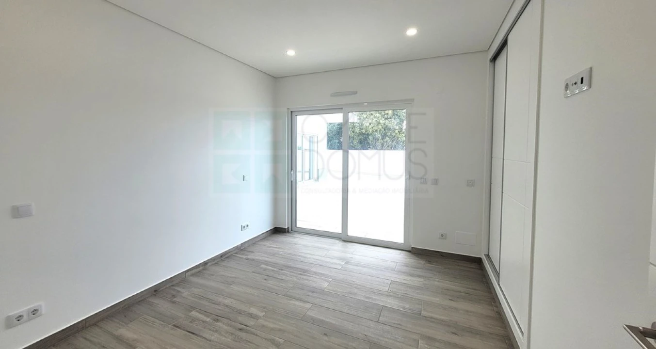 Moradia T4 para Venda em Altura Foto 16