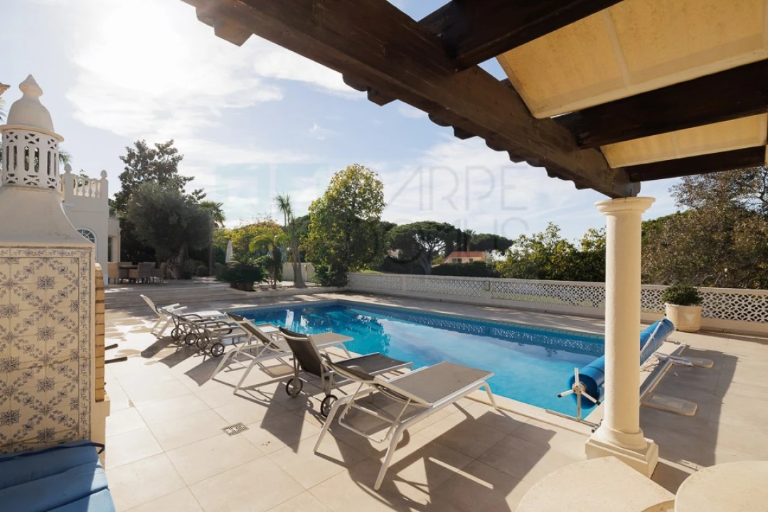 Moradia T4 para Venda em Almancil Foto 15