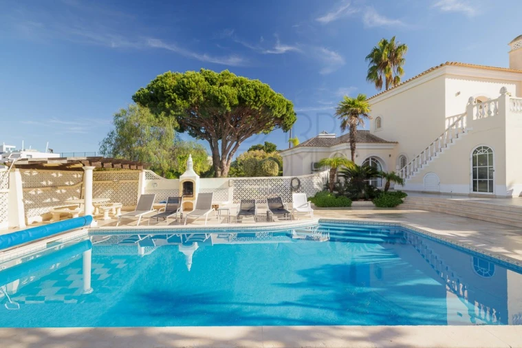 Moradia T4 para Venda em Almancil Foto 4