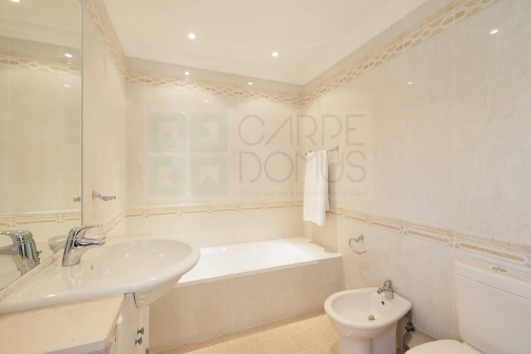 Moradia T4 para Venda em Almancil Foto 40