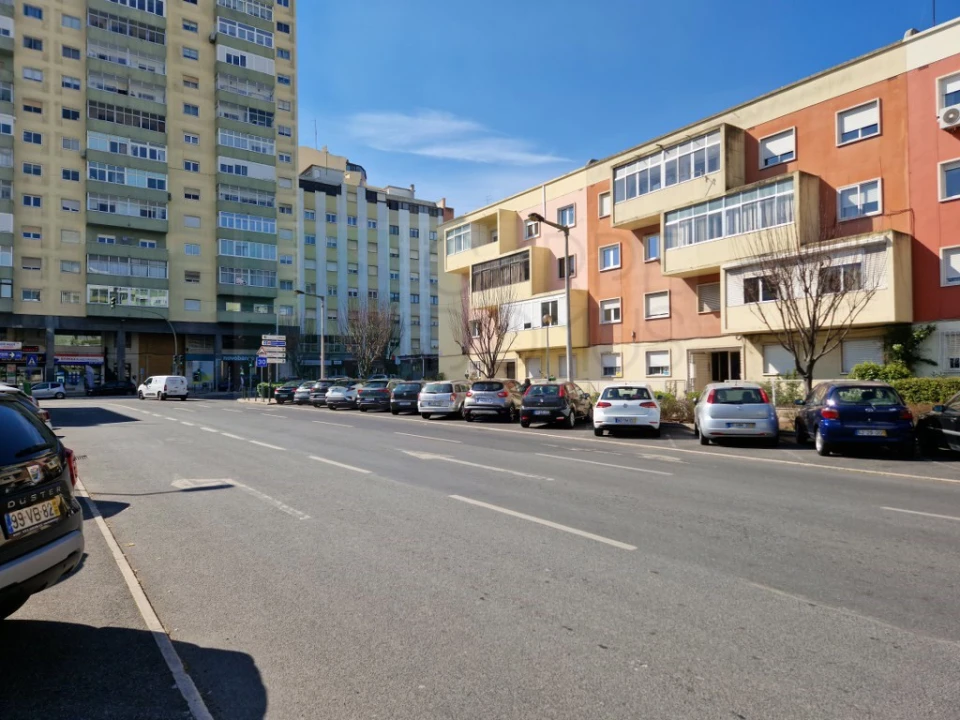 Apartamento T3 para Venda em Pontinha e Famões Foto 34
