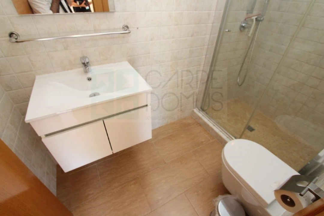 Moradia T4 para Venda em Quelfes Foto 32