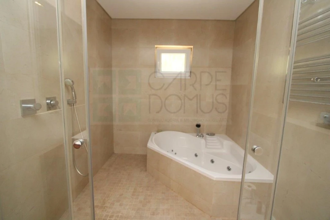 Moradia T4 para Venda em Quelfes Foto 37