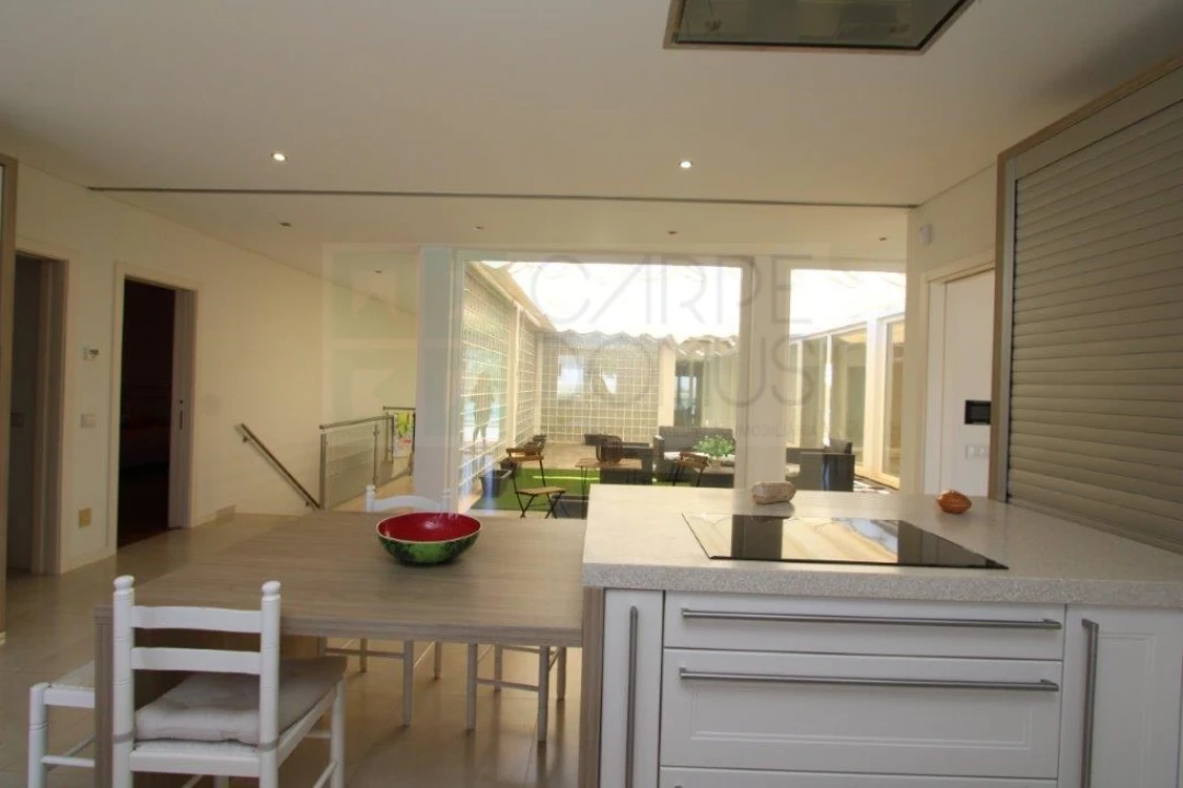 Moradia T4 para Venda em Quelfes Foto 8