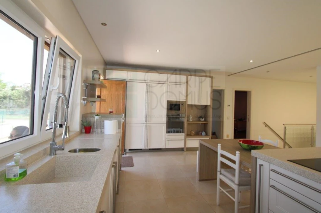 Moradia T4 para Venda em Quelfes Foto 6