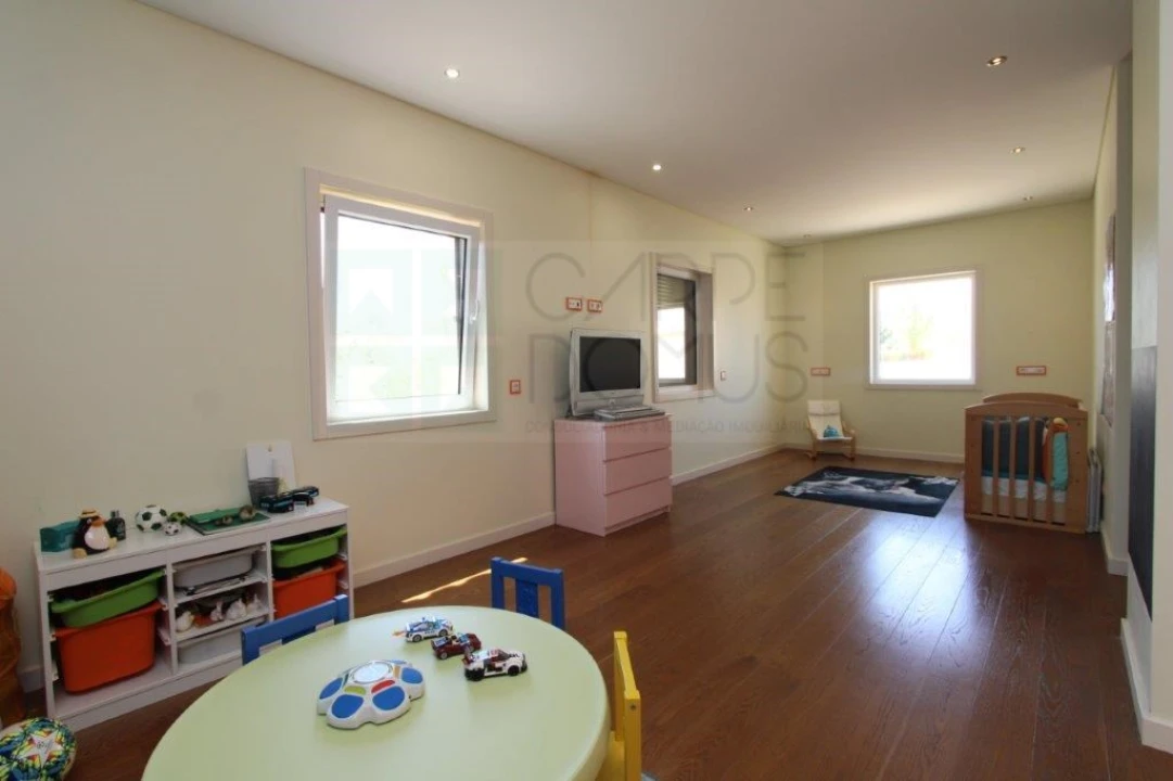 Moradia T4 para Venda em Quelfes Foto 23