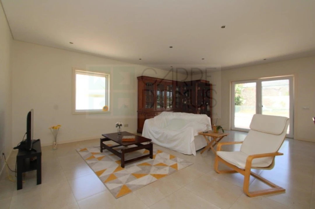 Moradia T4 para Venda em Quelfes Foto 14