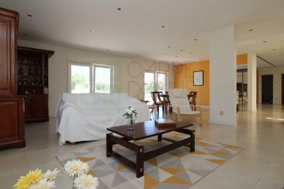 Moradia T4 para Venda em Quelfes Foto 13