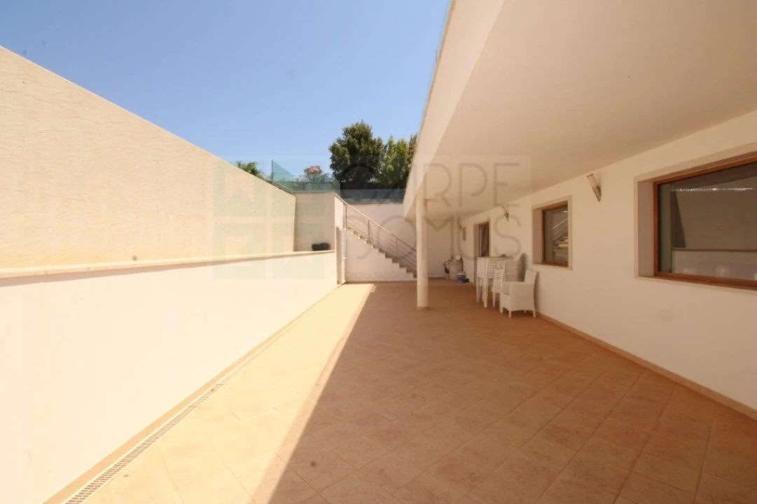 Moradia T4 para Venda em Quelfes Foto 51