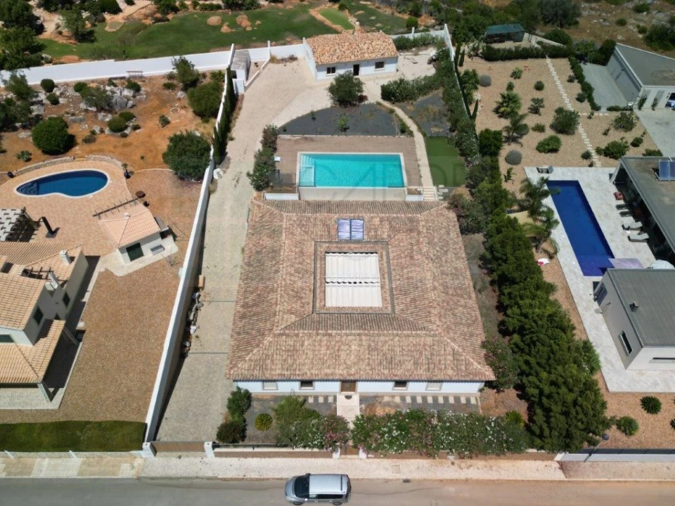 Moradia T4 para Venda em Quelfes Foto 55