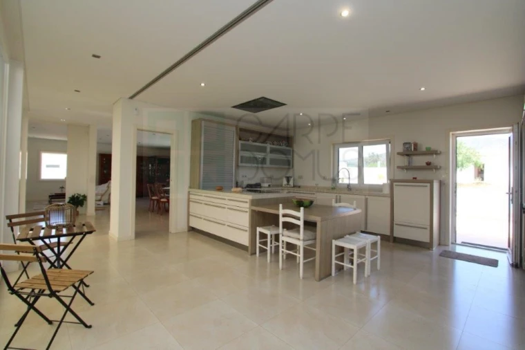 Moradia T4 para Venda em Quelfes Foto 7