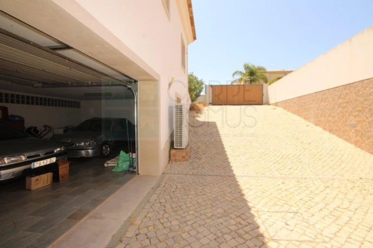 Moradia T4 para Venda em Quelfes Foto 54