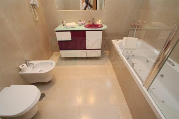 Moradia T4 para Venda em Quelfes Foto 35