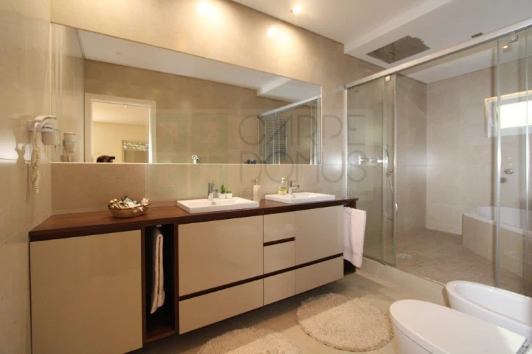 Moradia T4 para Venda em Quelfes Foto 19