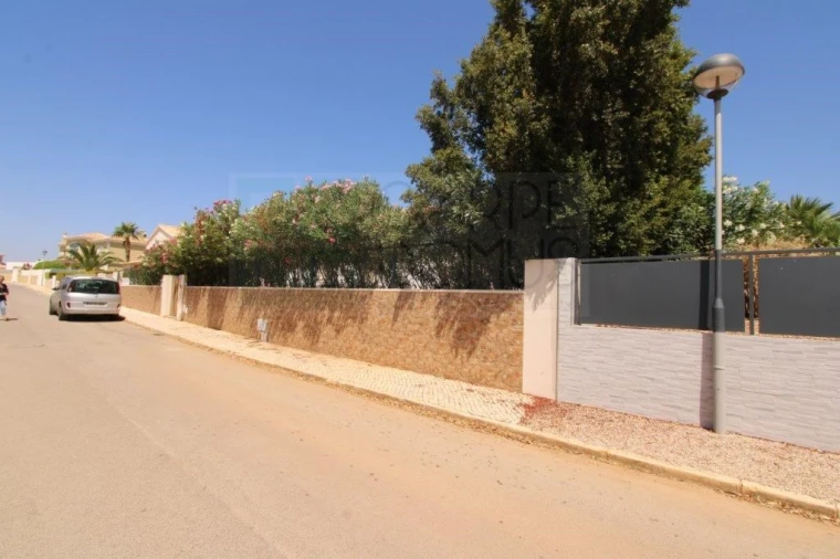 Moradia T4 para Venda em Quelfes Foto 42