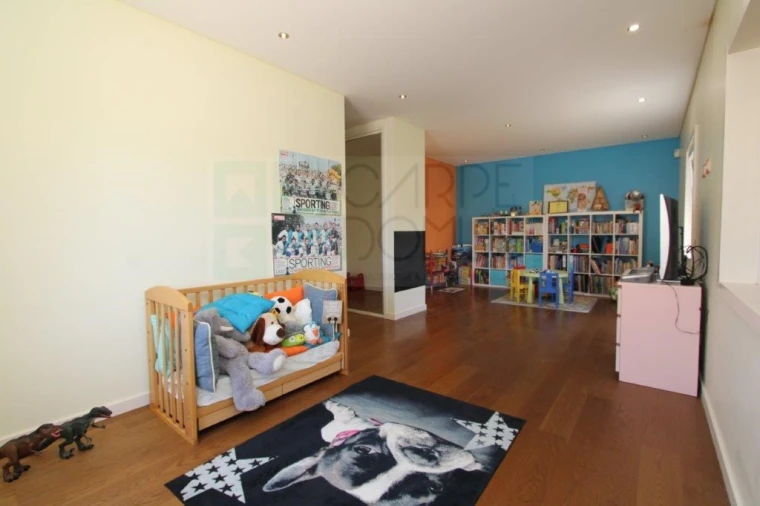 Moradia T4 para Venda em Quelfes Foto 21