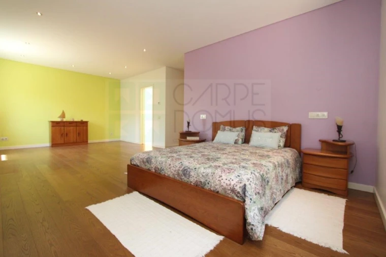 Moradia T4 para Venda em Quelfes Foto 28