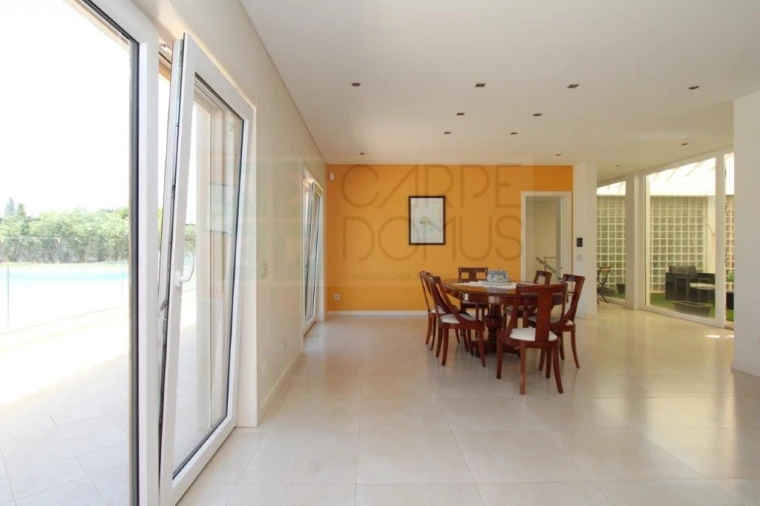 Moradia T4 para Venda em Quelfes Foto 11