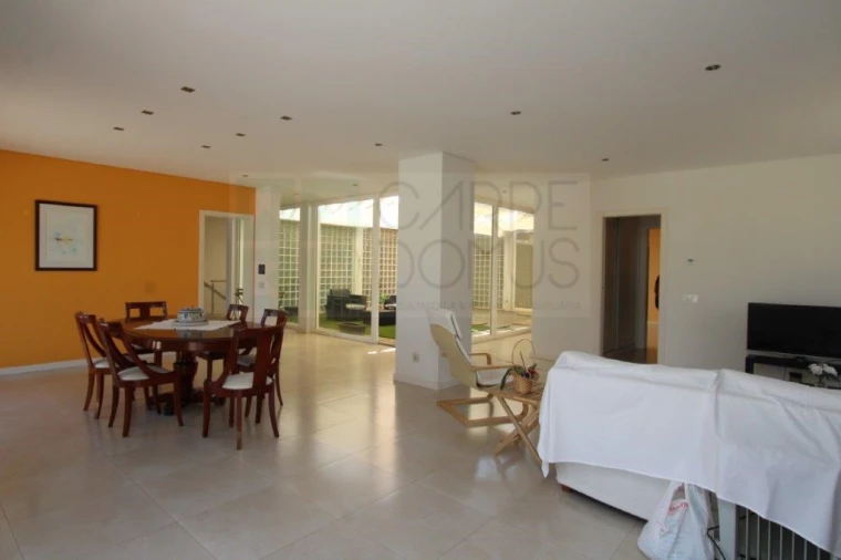 Moradia T4 para Venda em Quelfes Foto 10