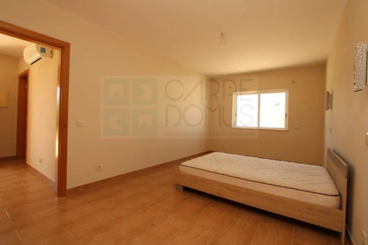 Moradia T4 para Venda em Quelfes Foto 38