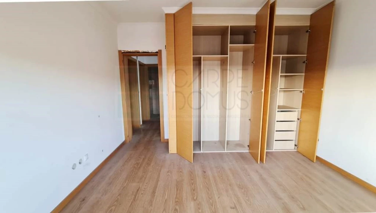 Moradia T4 para Venda em Valado dos Frades Foto 23