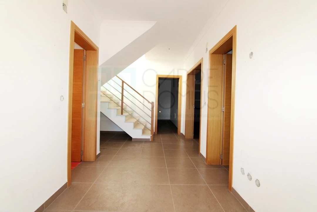 Moradia T4 para Venda em Valado dos Frades Foto 10