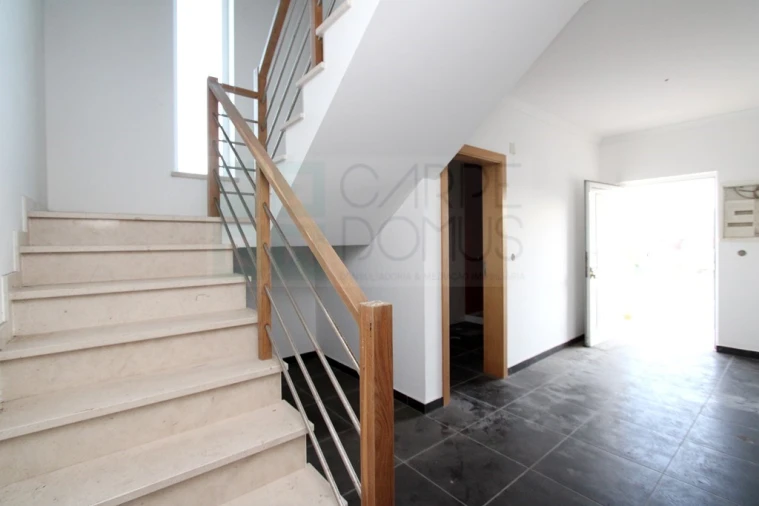 Moradia T4 para Venda em Valado dos Frades Foto 7