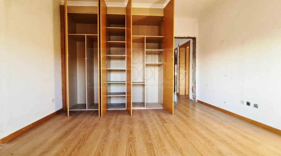 Moradia T4 para Venda em Valado dos Frades Foto 24